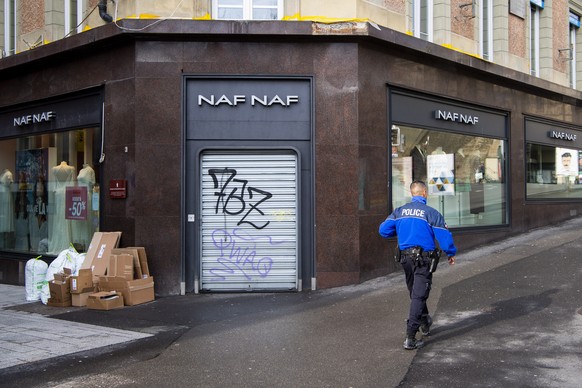 epa08300012 A policeman walks past a closed store in a empty street in Lausanne, Switzerland, 17 March 2020. The Swiss authorities proclaimed on 16 March a state of emergency in an effort to halt the  ...