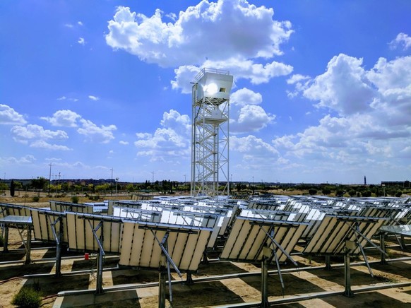 In Madrid steht eine zweite Solarraffinerie der ETH in Form eines Turmes.