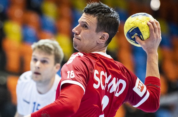 Finland&#039;s Richard Sundberg, left, fights for the ball against Switzerland&#039;s Switzerland&#039;s Andre Schmid, right, during the Men&#039;s European Championship qualification game between Swi ...