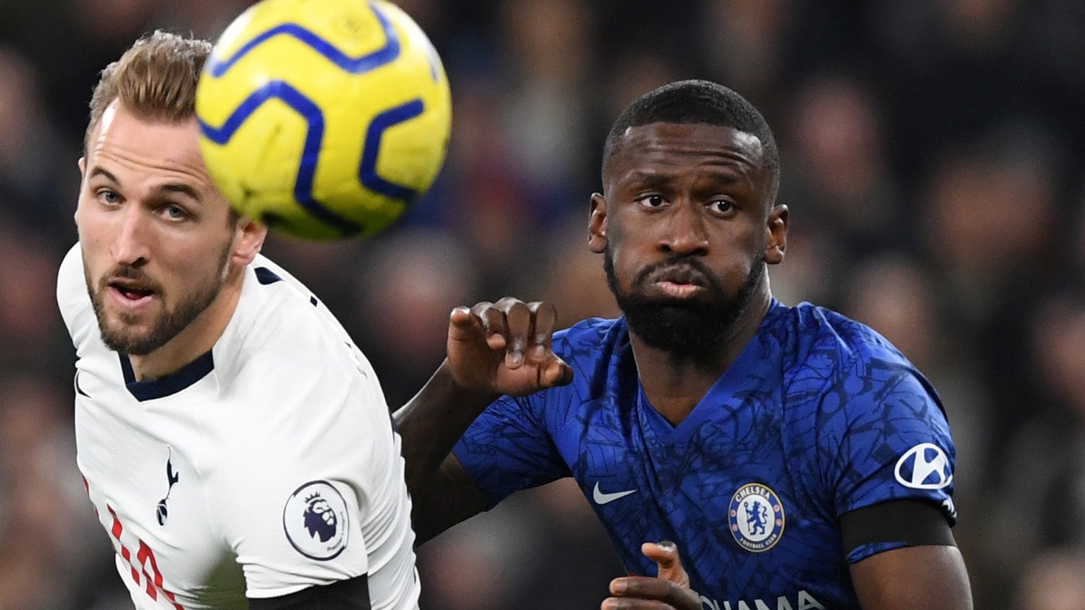 epa08087299 Chelsea&#039;s Antonio Ruediger (R) in action against Tottenham Hotspur&#039;s Harry Kane (R) during the English Premier league soccer match between Tottenham Hotspur and Chelsea held at t ...