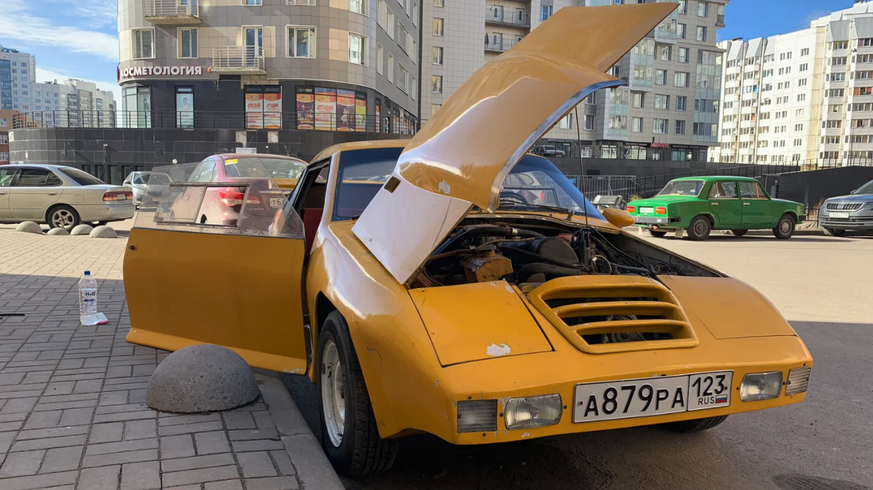 russland sowjetunion sowjetische sportwagen custom cars bastel Alexander Petrovych https://www.instagram.com/obeziana/