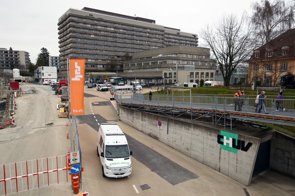 A general view of the University Hospital (CHUV) during the coronavirus disease (COVID-19) outbreak in Lausanne, Switzerland, March 23, 2020. (KEYSTONE/REUTERS POOL/Denis Balibouse)