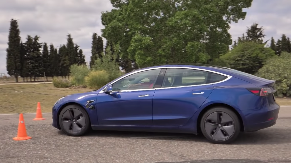 So Schneidet Der Tesla Model 3 Im Elchtest Ab Watson