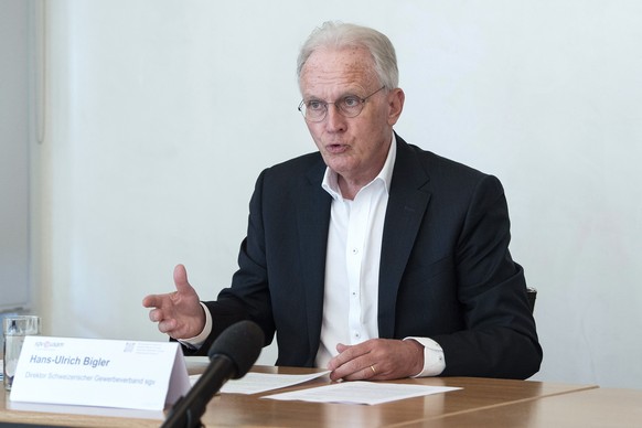 Hans Ulrich Bigler, Direktor vom Schweizer Gewerbeverband SGV, spricht an einer Medienkonferenz ueber das Rahmenabkommen mit der EU, am Montag, 17. Mai 2021, in Bern. (KEYSTONE/Peter Schneider)