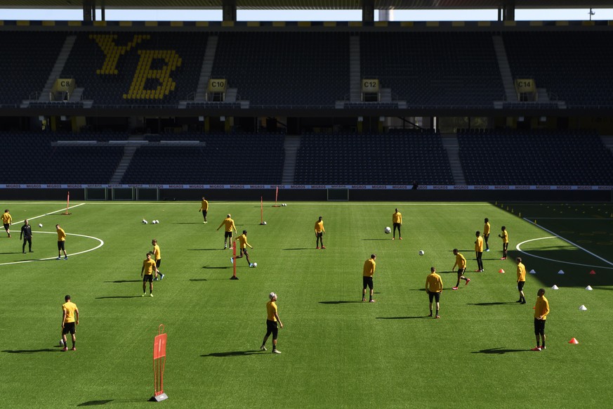 Die Spieler vom BSC Young Boys, im ersten Training waehrend der Corona-Pandemie, im Stade de Suisse in Bern, am Montag, 18. Mai 2020. (KEYSTONE/Anthony Anex)