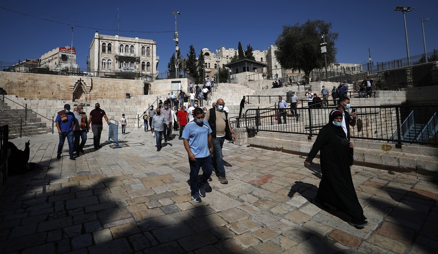 epa08767508 Palestinians making their way through Damascus gate of Jerusalem&#039;s Old city, to attend the Friday prayer at Al-Aqsa mosque compound , 23 October 2020. Israel began lifting of lockdown ...
