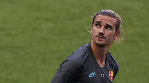 Barcelona&#039;s Antoine Griezmann looks up to the stands during a training session at the Luz stadium in Lisbon, Thursday Aug. 13, 2020. Barcelona will play Bayern Munich in a Champions League quarte ...