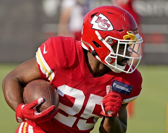 Kansas City Chiefs running back Clyde Edwards-Helaire runs the ball during an NFL football training camp practice Monday, Aug. 24, 2020, in Kansas City, Mo. (AP Photo/Charlie Riedel)