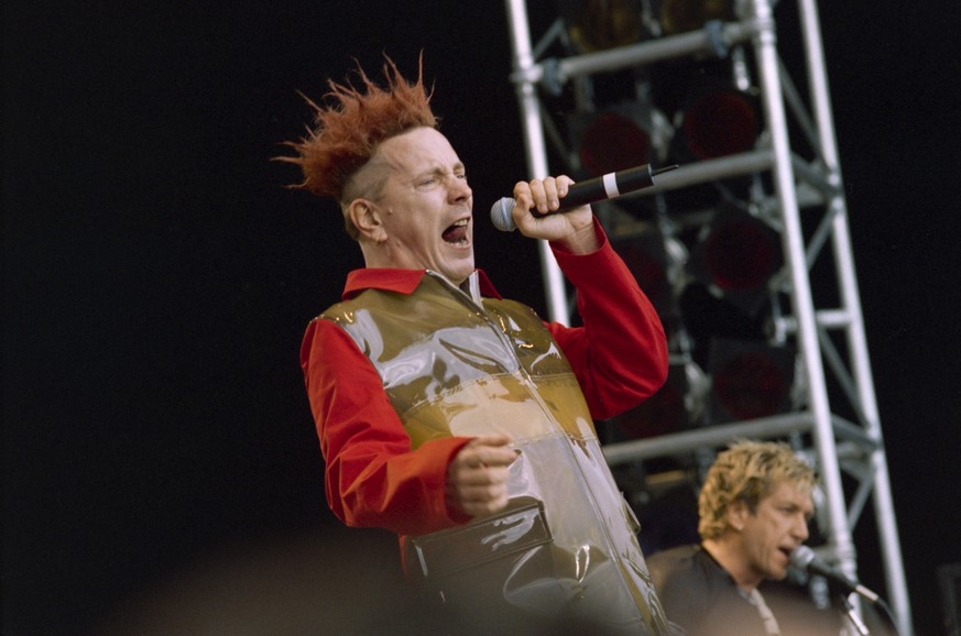 Die Sex Pistols mit Saenger Johnny Rotten treten am 30. Juni 1996 am 20. Openair in St. Gallen auf der Sitterbuehne auf. (KEYSTONE/Regina Kuehne)