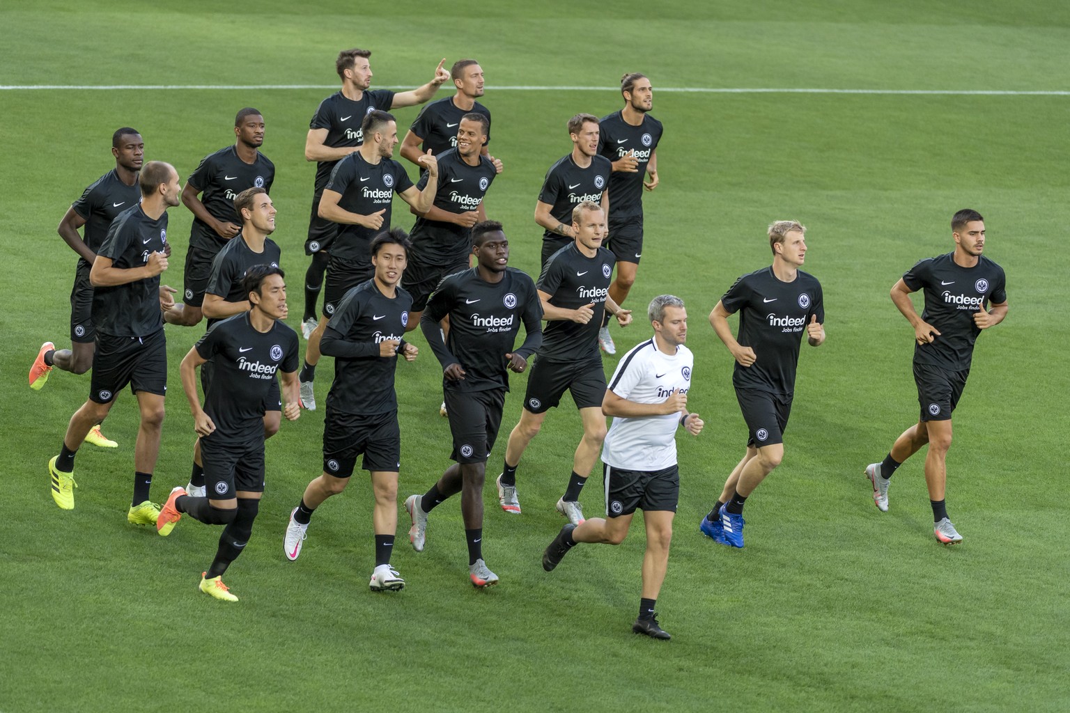 epa08585830 Eintracht Frankfurt players go through their warm-up routine during a training session at St. Jakob-Park stadium in Basel, Switzerland, 05 August 2020. Frankfurt faces FC Basel 1893 on 06  ...
