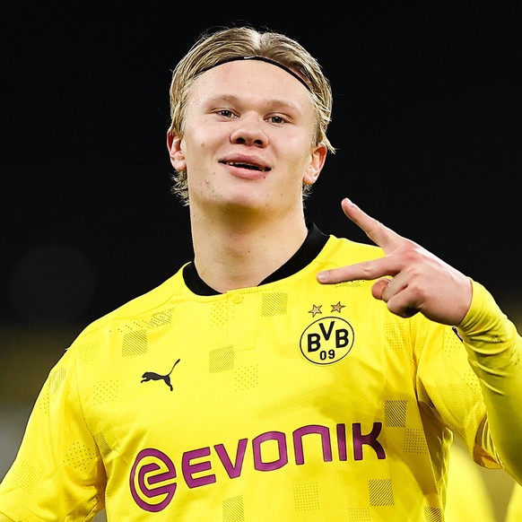 epa08840044 Erling Haaland of Borussia Dortmund celebrates after scoring their sides third goal during the UEFA Champions League Group F stage match between Borussia Dortmund and Club Brugge KV at Sig ...