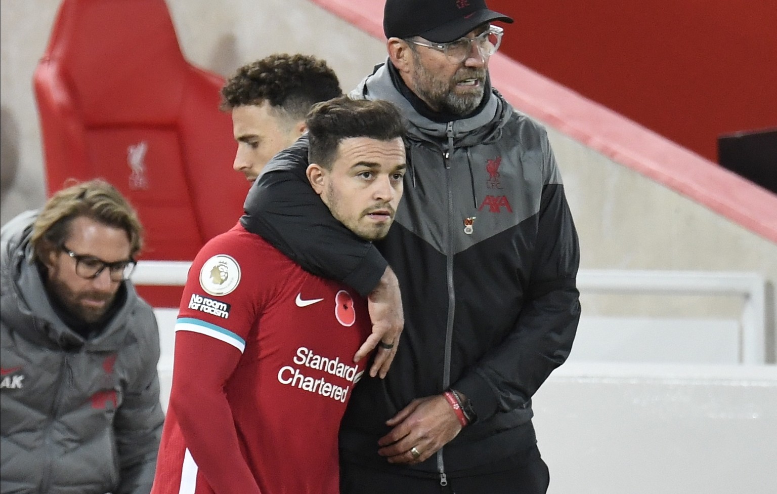 epa08789769 Liverpool manager Juergen Klopp (R) and his player Xherdan Shaqiri during the English Premier League soccer match between Liverpool FC and West Ham United in Liverpool, Britain, 31 October ...