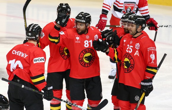 SCB&#039;s Thomas Ruefenacht, center, celebrates his goal with team mates during the Champions Hockey League group F match between Switzerland&#039;s SC Bern against Czech Republic&#039;s Mountfield H ...