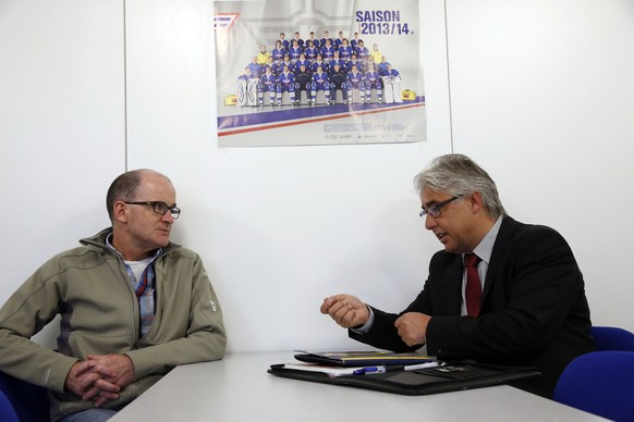 Der Einzelrichter für Disziplinarsachen Leistungssport, Reto Steinmann (l.) im Gespräch mit Reto Bertolotti, dem ehemaligen Schiedsrichter-Chef bei Swiss Ice Hockey.