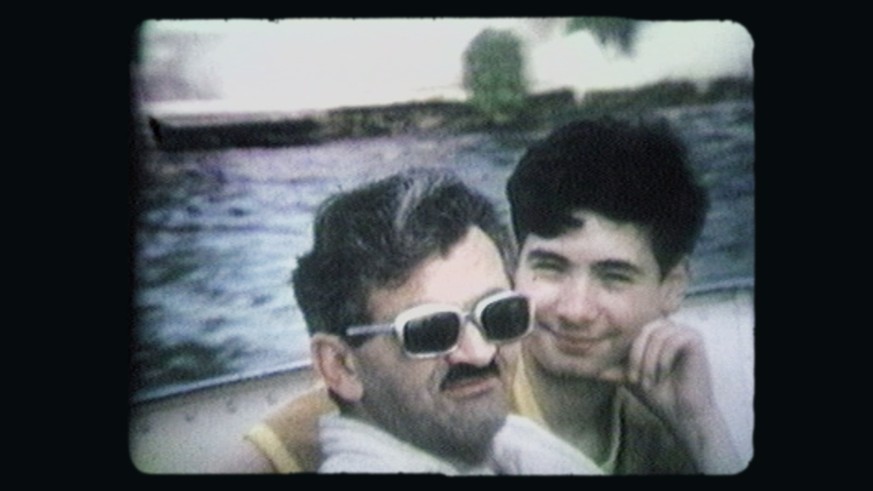 Klaus Rózsa mit seinem Vater auf einem familiären Super-8-Film.