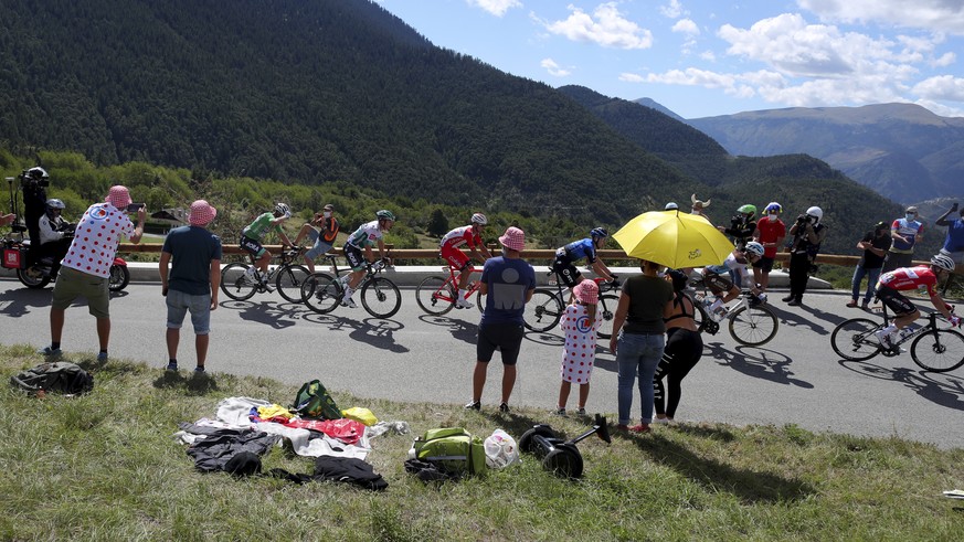 Spectators cheers the riders as they climb Colmiane pass during the second stage of the Tour de France cycling race over 186 kilometers (115,6 miles) with start and finish in Nice, southern France, Su ...