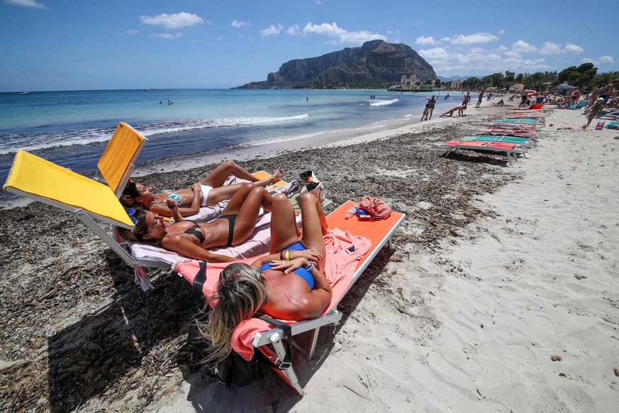 epaselect epa08469006 Bathers take advantage of the first day after authorities ease the coronavirus lockdown to allow for sunbathe and to swim on the waterfront in the Mondello beach, Palermo, 06 Jun ...