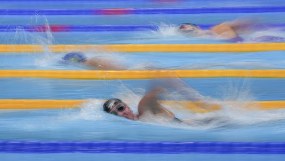 Eve Thomas, of New Zealand, swims in a heat during the women&#039;s 1500-meter freestyle at the 2020 Summer Olympics, Monday, July 26, 2021, in Tokyo, Japan. (AP Photo/Matthias Schrader)