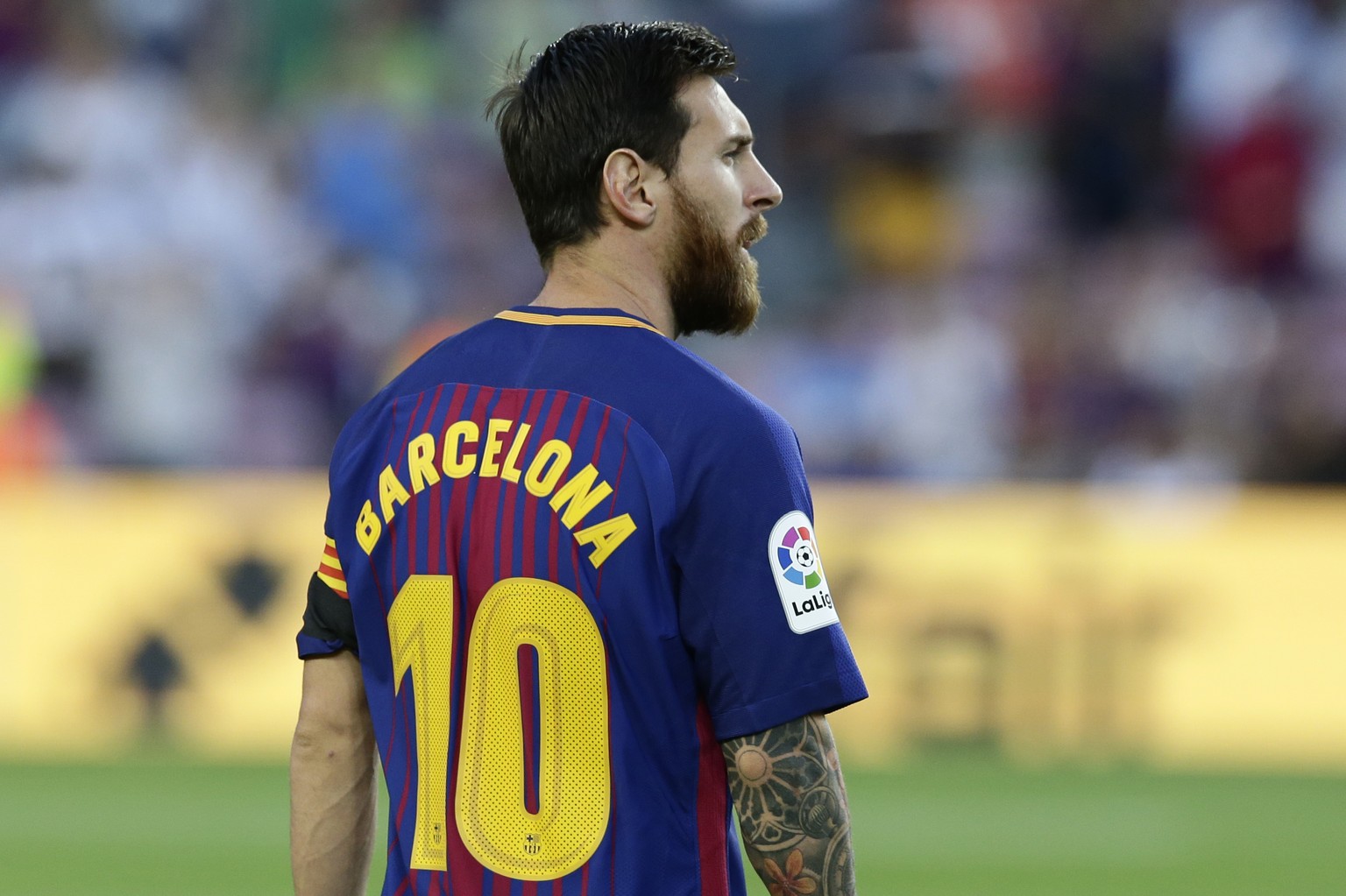 Barcelona&#039;s Lionel Messi wears a shirt with &#039;Barcelona&#039; on his back instead of his name as did all Barcelona players to pay homage to the van attack victims before a La Liga soccer matc ...