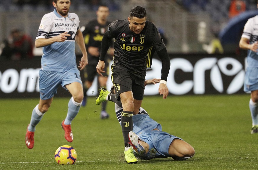 Juventus&#039; Cristiano Ronaldo, top, is tackled by Lazio&#039;s Luis Alberto during the Serie A soccer match between Lazio and Juventus at the Olympic stadium, in Rome, Sunday, Jan. 27, 2019. (AP Ph ...