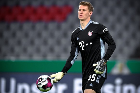 epa08748880 Bayern&#039;s goalkeeper Alexander Nuebel reacts during the German DFB Cup first round soccer match between Bayern Muenchen and FC Dueren in Munich, Germany, 15 October 2020. EPA/LUKAS BAR ...