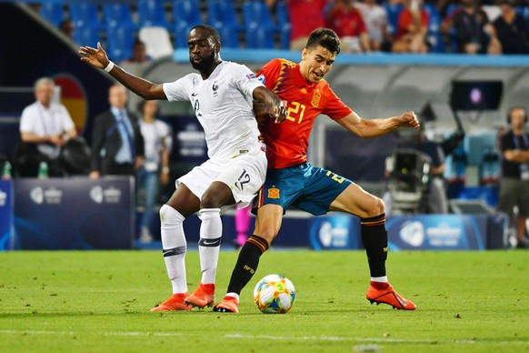 epa07678205 Jonathan Ikone (L) of France in action against Marc Roca (R) of Spain during the UEFA European Under-21 Championship 2019 semi final soccer match between Spain and France in Reggio Emilia, ...