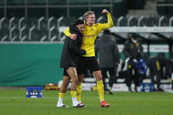 epa09047365 Jadon Sancho (L) and Erling Haaland of Borussia Dortmund celebrate winning the German DFB Cup quarter final match between Borussia Moenchengladbach and Borussia Dortmund at Borussia-Park i ...
