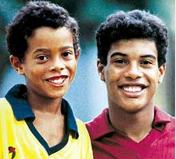 Zwei Brüder, welche mit dem Ball umgehen können: Ronaldinho und Roberto Assis.&nbsp;