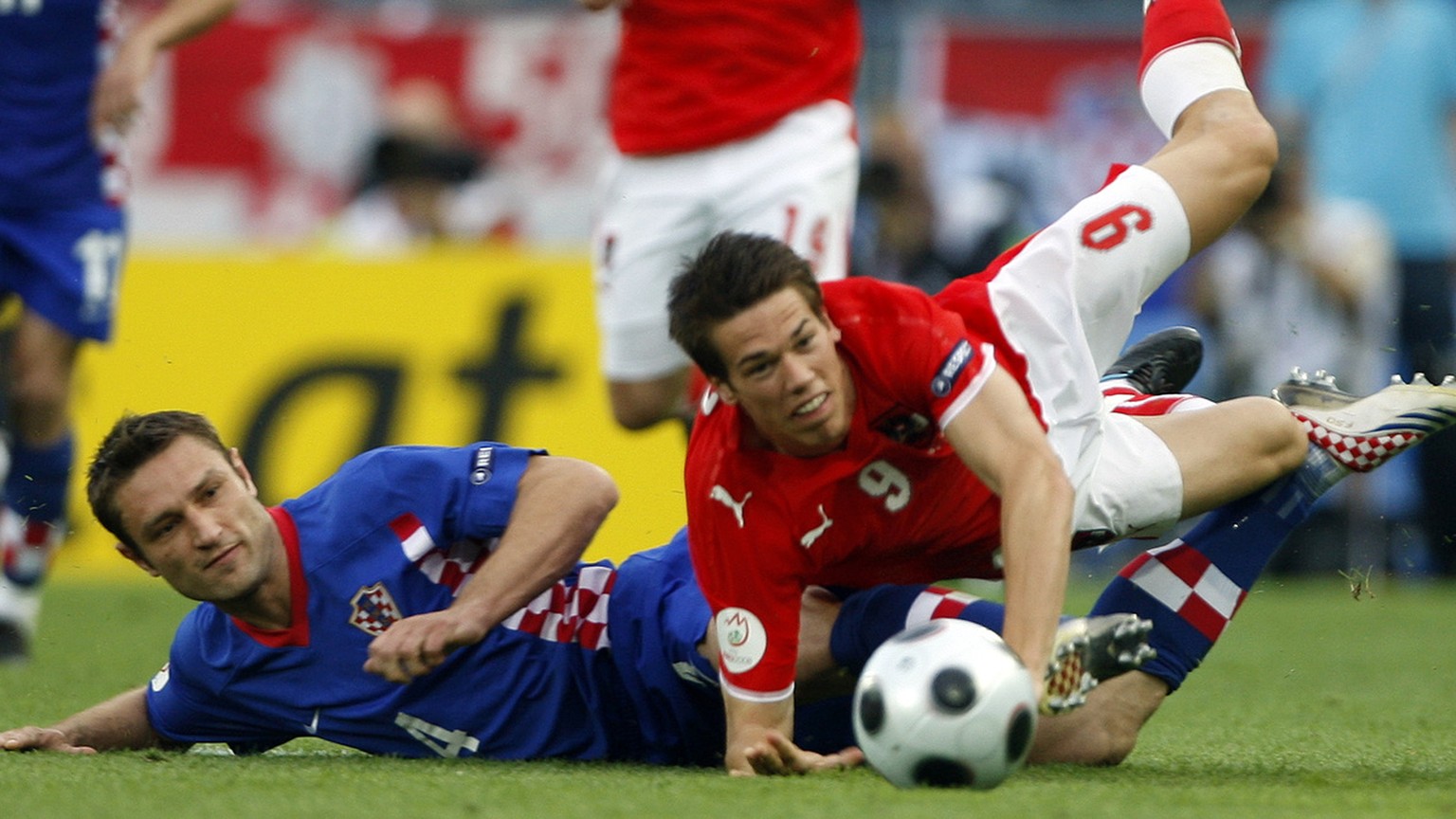 Austria&#039;s Roland Linz, right, is tackled by Croatia&#039;s Robert Kovac during the group B match between Austria and Croatia in Vienna, Austria, Sunday, June 8, 2008, at the Euro 2008 European So ...
