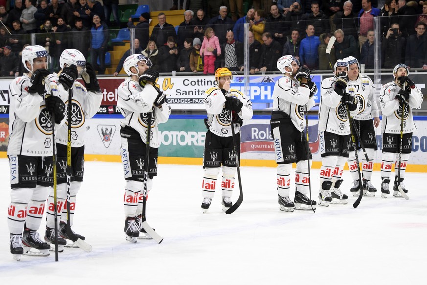 Spieler von HC Lugano reagieren nach der Niederlage (3-6), beim Eishockey Meisterschaftsspiel der National League A zwischen den HC Fribourg Gotteron und dem HC Lugano, am Freitag, 21. Februar 2020, i ...