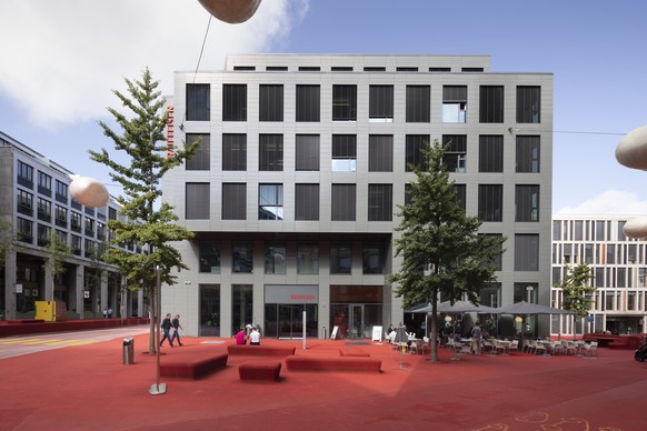 ARCHIVBILD ZUM STELLENABBAU BEI RAIFFEISEN, AM MITTWOCH, 22. AUGUST 2018 - Headquarters of Raiffeisen bank around Raiffeisenplatz square in St. Gallen, Switzerland, on June 5, 2018. (KEYSTONE/Gaetan B ...