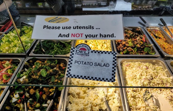 Einfach mal schön mit der Hand in den Salat langen – wieso nicht ...