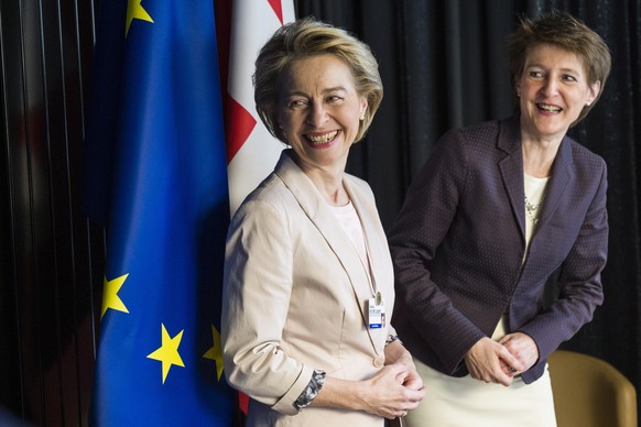 epaselect epa08144615 Swiss President Simonetta Sommaruga (R) welcomes European Commission President Ursula von der Leyen (L) in the house of Switzerland on the sidelines of the 50th annual meeting of ...