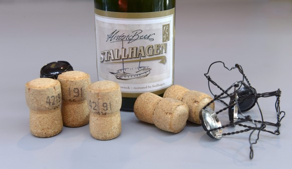 Die erste Flasche des Stallhagen-Biers erzielte bei einer Versteigerung 850 Euro.