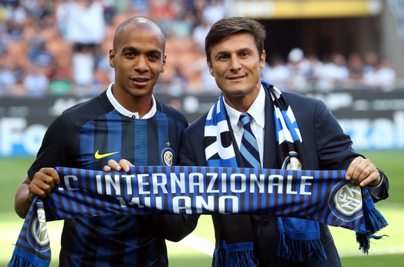 New Inter Milan Portoguese midfielder Joao Mario, left, poses with team&#039;s vice president Javier Zanetti prior to a Serie A soccer match between Inter Milan and Palermo, at the Milan San Siro stad ...