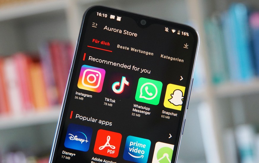 Über den Aurora Store lassen sich die Apps aus dem Google Play Store anonym beziehen. Aurora zeigt dabei, ob bzw. wie viele Tracker eine App enthält.