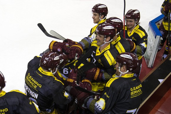 Geneve-Servette&#039;s players celebrate their qualifying for the play-off after beating Lugano, during a National League regular season game of the Swiss Championship between Geneve-Servette HC and H ...