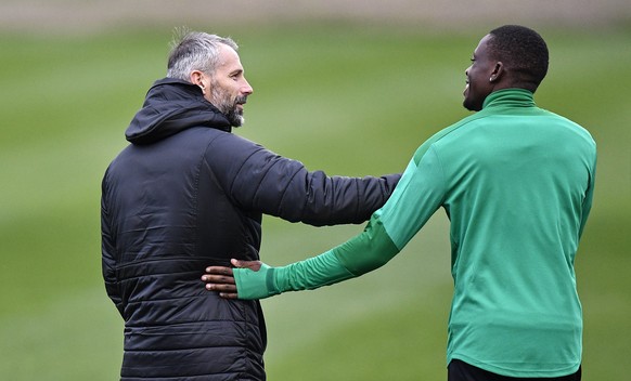 Moenchengladbach&#039;s head coach Marco Rose, left, cheers Denis Zakaria, right, during a training session prior the Champions League group B soccer match between Borussia Moenchengladbach and Real M ...
