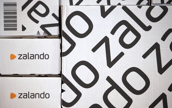 The Aug. 28, 2013 photo shows transportation boxes of the fashion retailer Zalando during a news conference in Berlin, Germany. Europe&#039;s biggest online fashion retailer, Zalando SE, says it plans ...