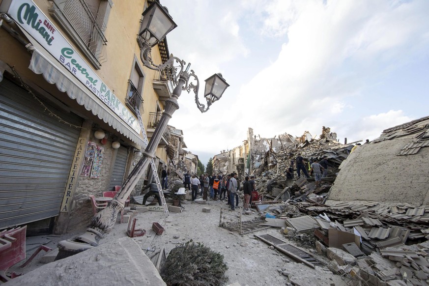 epa05508227 A view of collapsed and damaged houses in Amatrice, central Italy, 24 August 2016, following a 6.2 magnitude earthquake, according to the United States Geological Survey (USGS), that struc ...