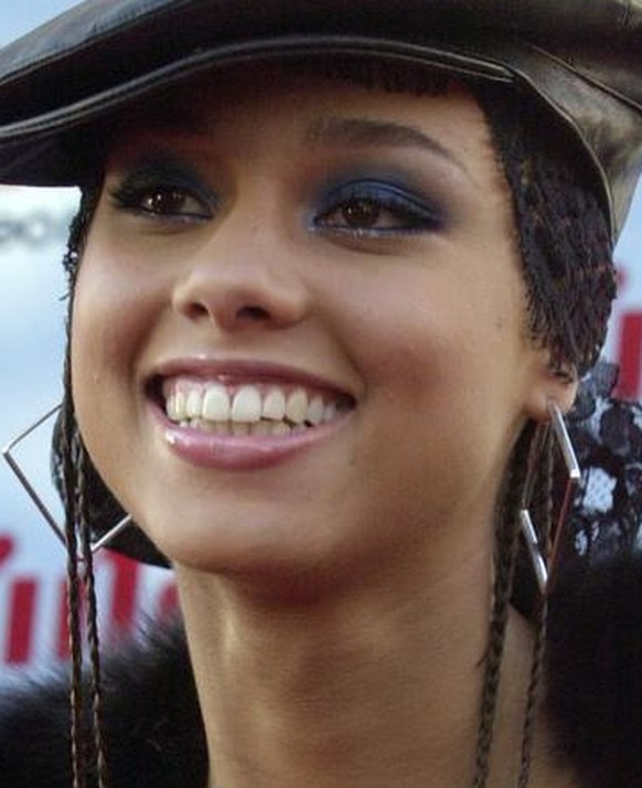 Alicia Keys arrives at New York&#039;s Metropolitan Opera House for the 2001 MTV Video Music Awards, Thursday, September 6, 2001. Keys is nominated for best new artist. (KEYSTONE/AP Photo/Suzanne Plun ...