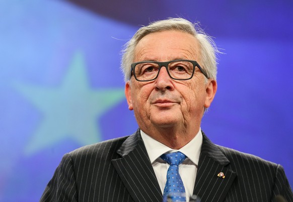 epa06399341 European Commission President Jean-Claude Juncker, New Austrian Chancellor Sebastian Kurz, the leader of the Austrian Peoples Party (OeVP) (not seen), and EU Commissioner for European Neig ...