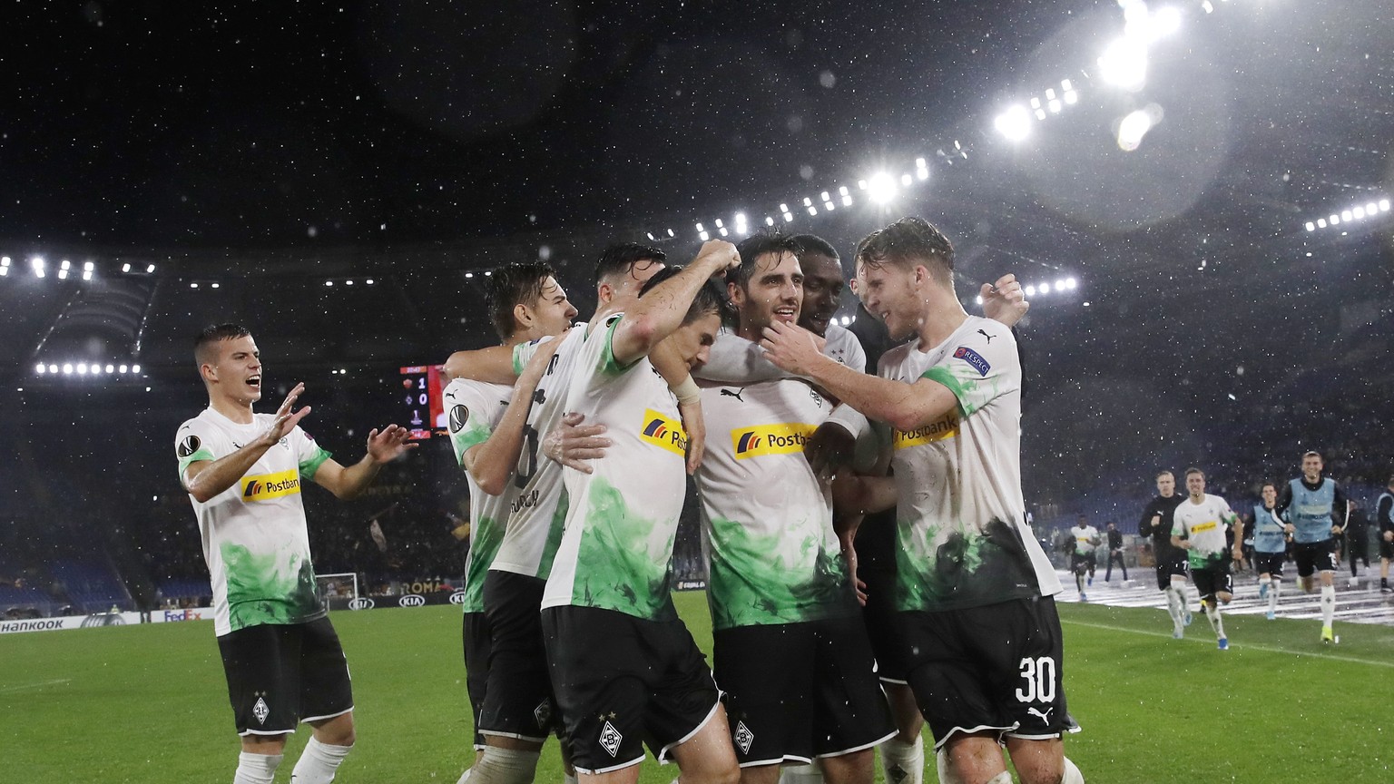 Moenchengladbach&#039;s Lars Stindl, third from right, celebrates with his teammates after scoring his side&#039;s opening goal during the Europa League group J soccer match between Roma and Borussia  ...