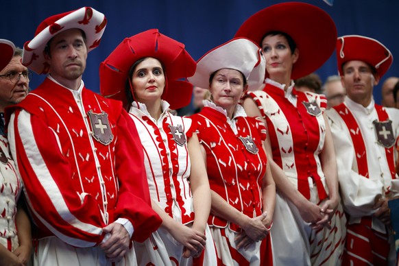 Des acteurs figurants en costume sont photographies lors de la ceremonie de proclamation de la Fete des Vignerons 2019, ce samedi 4 mai 2019 a Vevey. (KEYSTONE/Valentin Flauraud)