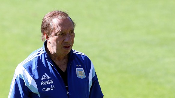 epa04285630 Carlos Salvador Bilardo, general manager of the Argentina national soccer team and head coach of the 1986 World Cup winning team, during the Argentine team training session in Belo Horizon ...