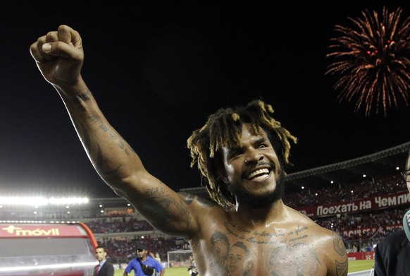 epa06258092 Roman Torres of Panama, who scored the winning goal, celebrates the victory of the team during the FIFA World Cup CONCACAF qualifier match between Panama and Costa Rica in Panama City, Pan ...