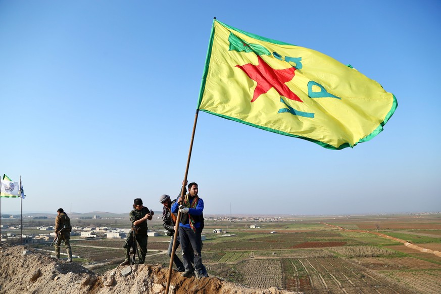 Mitglieder der Kurdenmiliz YPG feiern ihren Sieg über den «Islamischen Staat» in Kobane. Die YPG ist der militärische Arm der PYD.