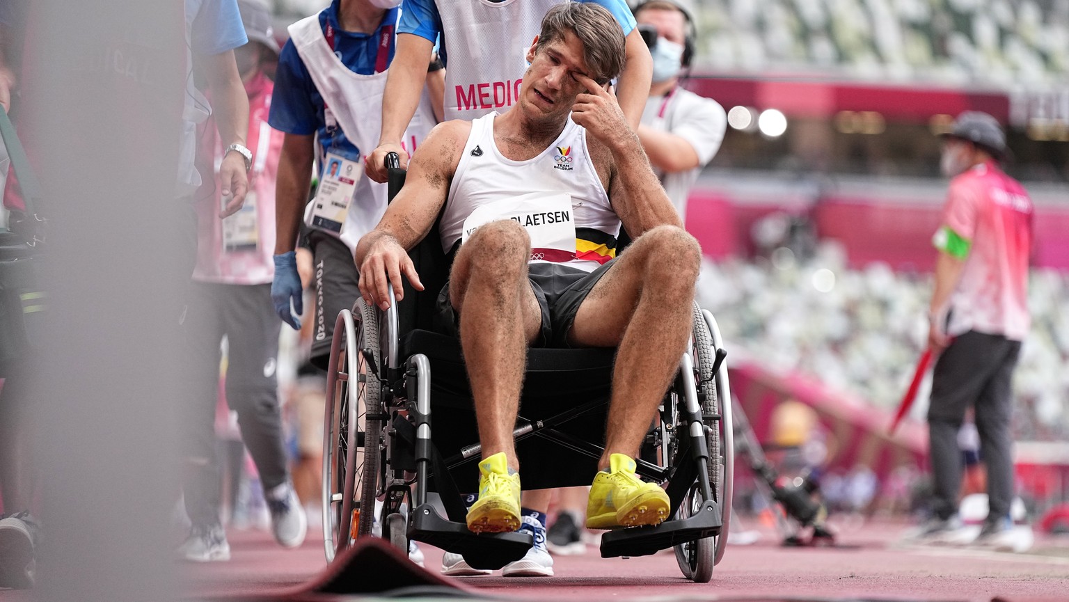 epa09392820 Thomas van der Plaetsen of Belgium is removed in a wheelchair following an attempt in the Long Jump of the Decathlon during the Athletics events of the Tokyo 2020 Olympic Games at the Olym ...