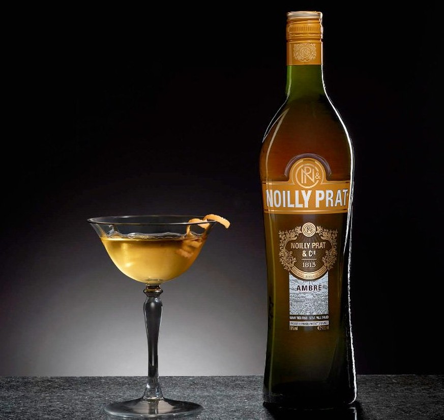 noilly prat ambre vermouth französisch frankreich likörwein fortified wine alkohol trinken drinks http://www.herault-tribune.com/articles/31550/marseillan-le-noilly-prat-ambre-medaille-d-or-au-concour ...