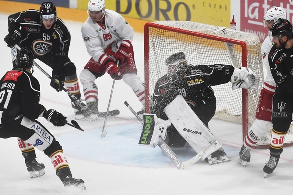 Lugano&#039;s goalkeeper Sandro Zurkirchen in action, during the regular season game of the National League Swiss Championship 2019/20 between HC Lugano and HC Lausanne, at the ice stadium Corner Aren ...